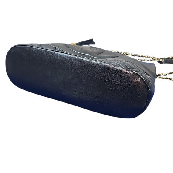 Authentic Vintage Chanel Grand Shopping Tote Lambskin Quilted Tote w/ Gold Chain - Picture 3 of 8